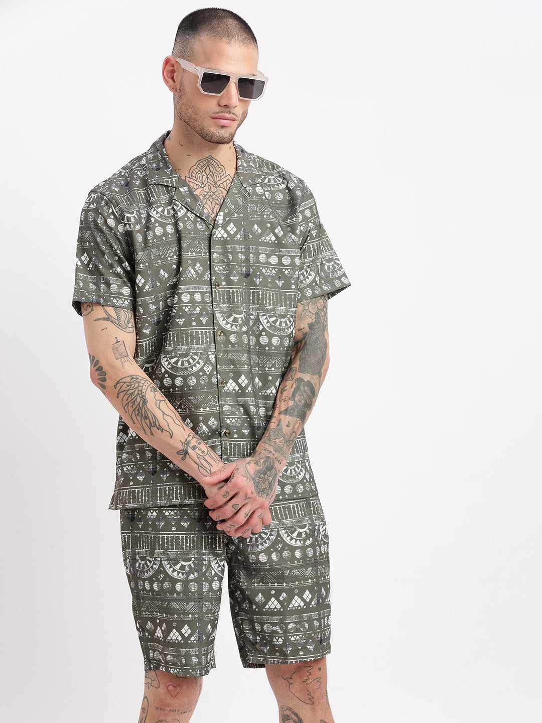 Men Geometric Print Cuban Collar Green Co-Ords Set