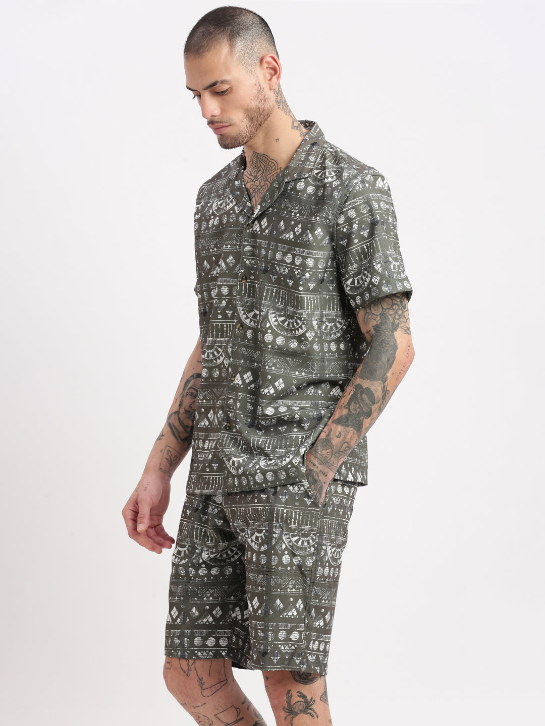 Men Geometric Print Cuban Collar Green Co-Ords Set