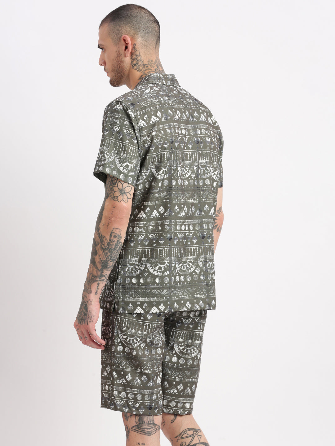 Men Geometric Print Cuban Collar Green Co-Ords Set