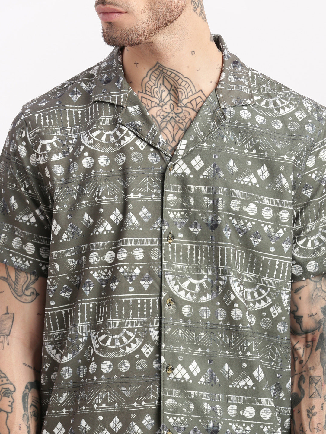 Men Geometric Print Cuban Collar Green Co-Ords Set