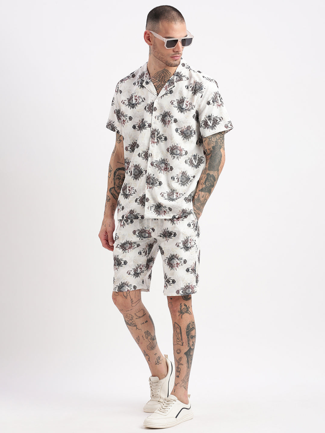 Men Geometric Print Cuban Collar White Co-Ords Set