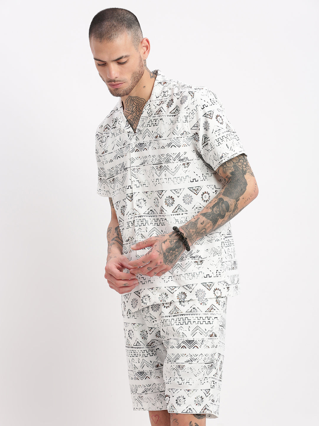 Men Geometric Print Cuban Collar White Co-Ords Set