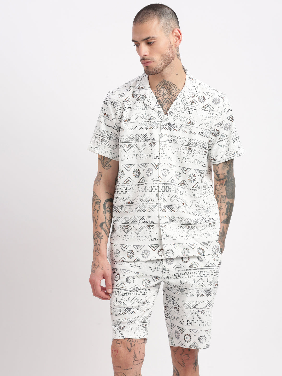 Men Geometric Print Cuban Collar White Co-Ords Set