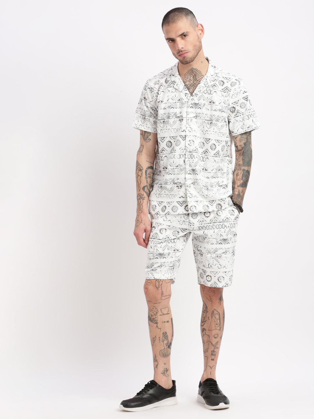 Men Geometric Print Cuban Collar White Co-Ords Set