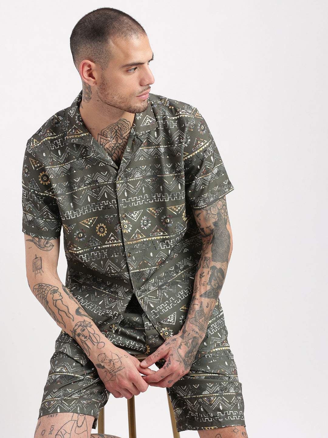 Men Geometric Print Cuban Collar Olive Co-Ords Set