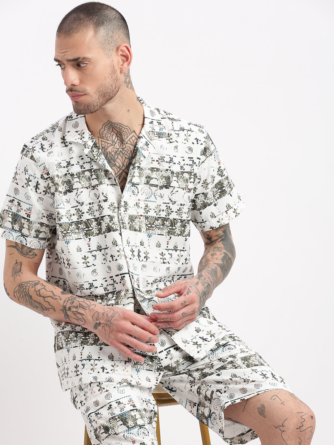 Men Geometric Print Cuban Collar White Co-Ords Set