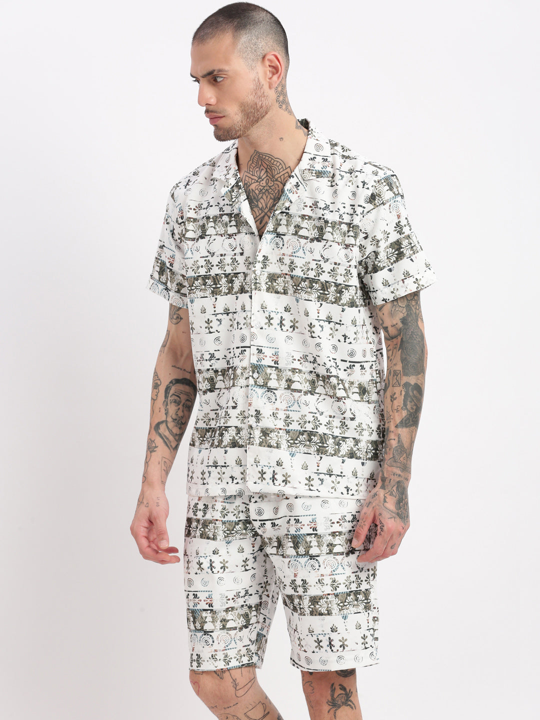 Men Geometric Print Cuban Collar White Co-Ords Set