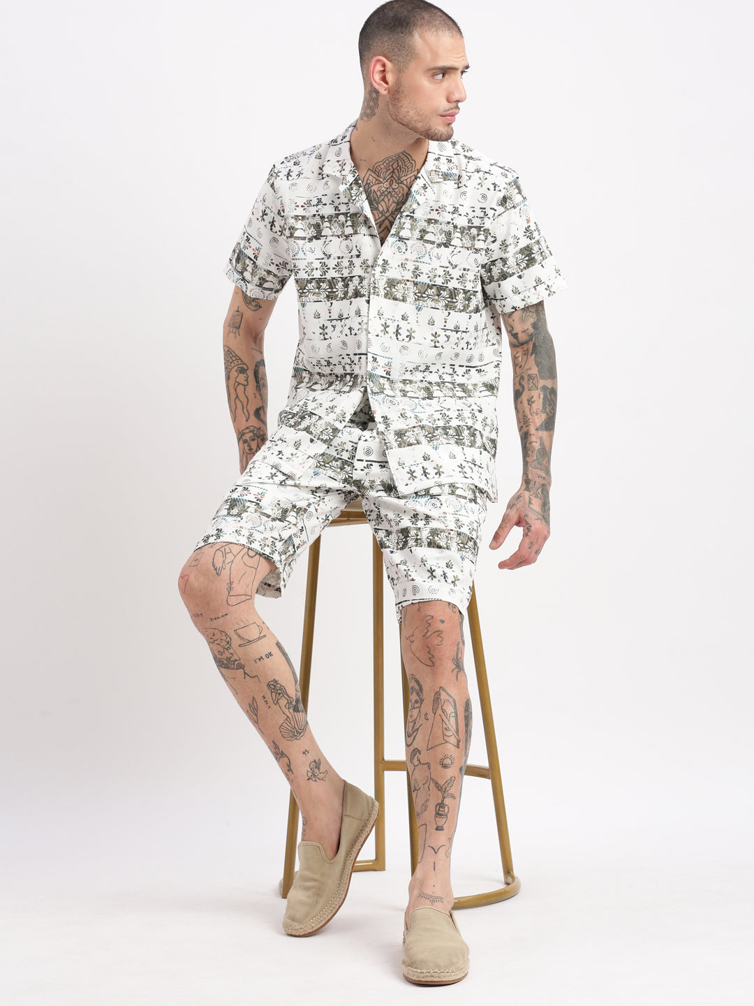 Men Geometric Print Cuban Collar White Co-Ords Set