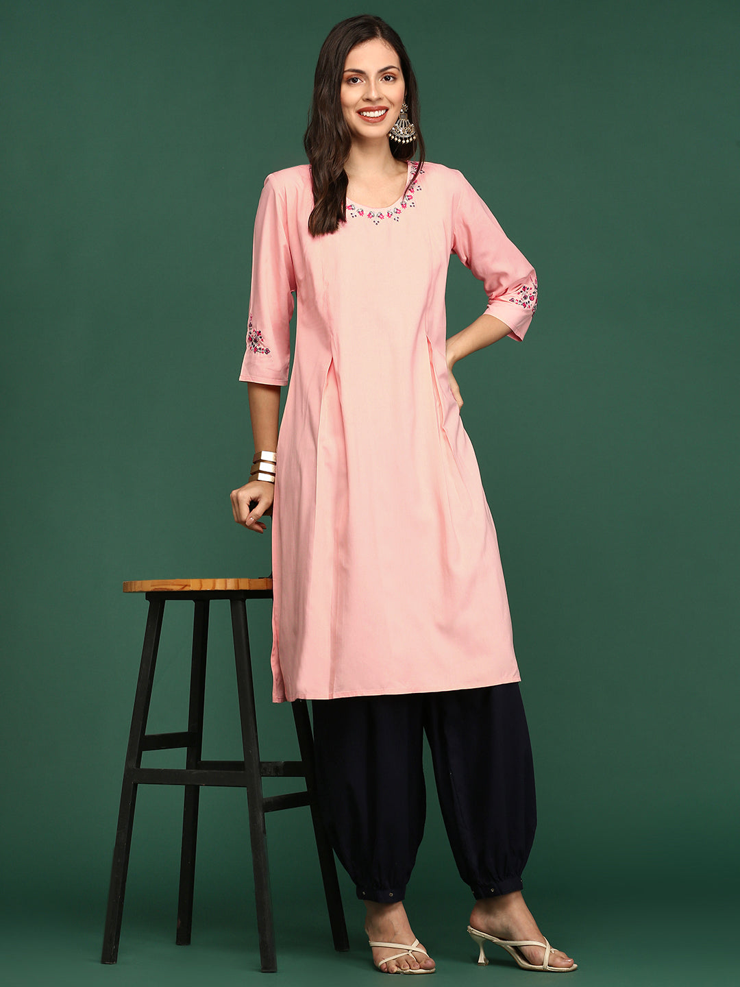 Women Embroidered Peach Straight Kurta