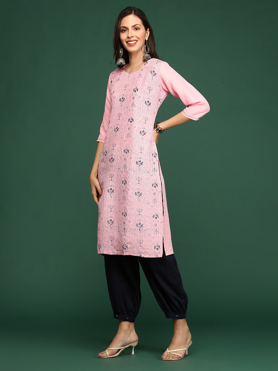 Women Pink Geometrical Straight Kurta