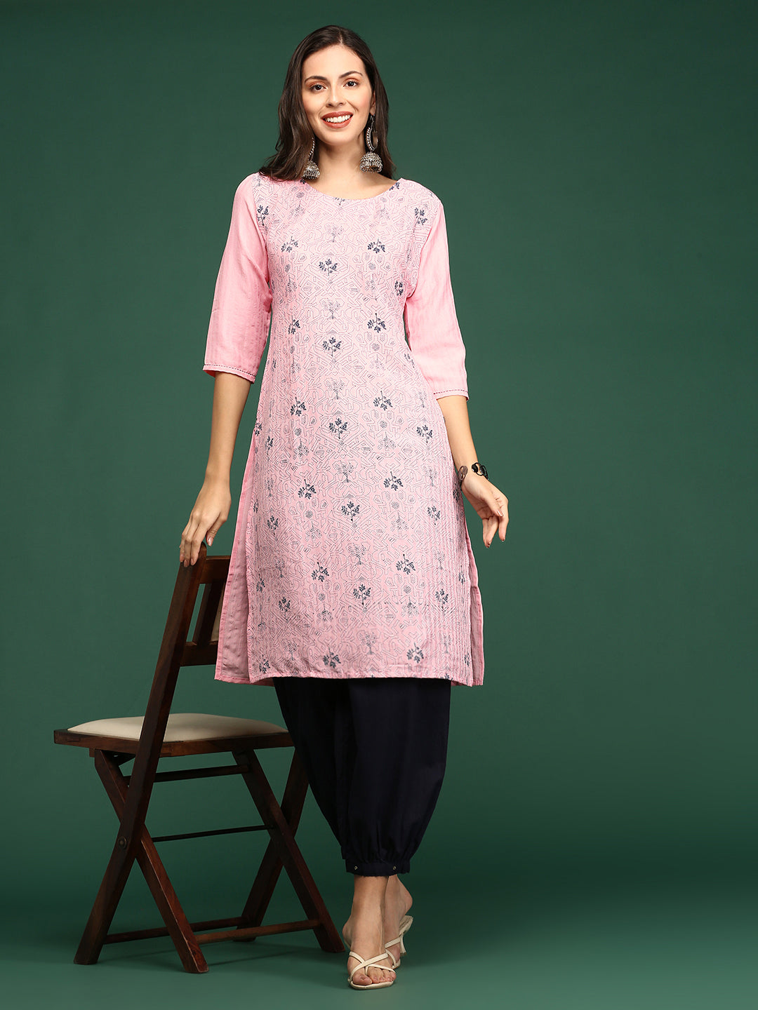 Women Pink Geometrical Straight Kurta