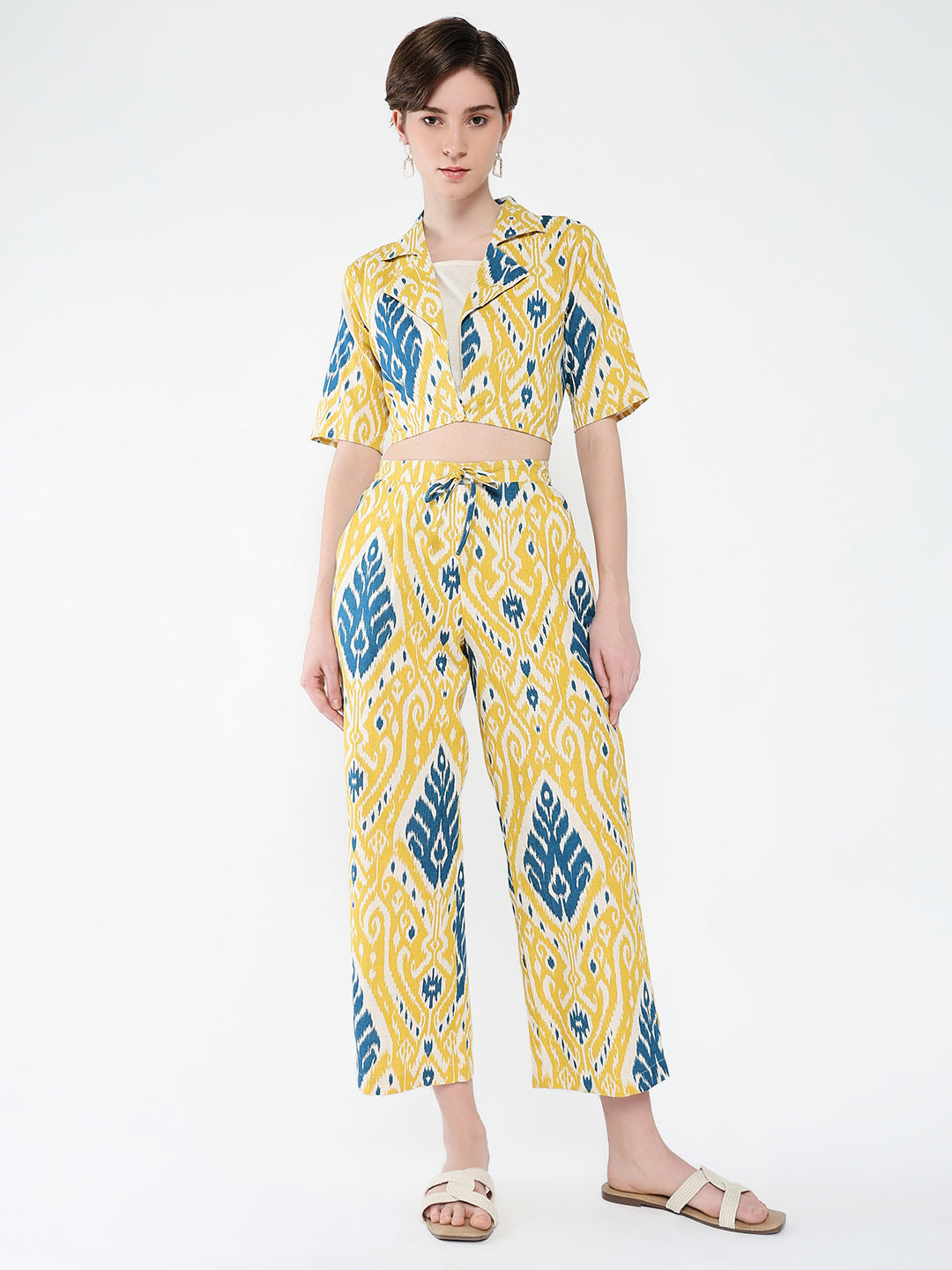 Women Yellow Printed Co Ords Set with Inner Top