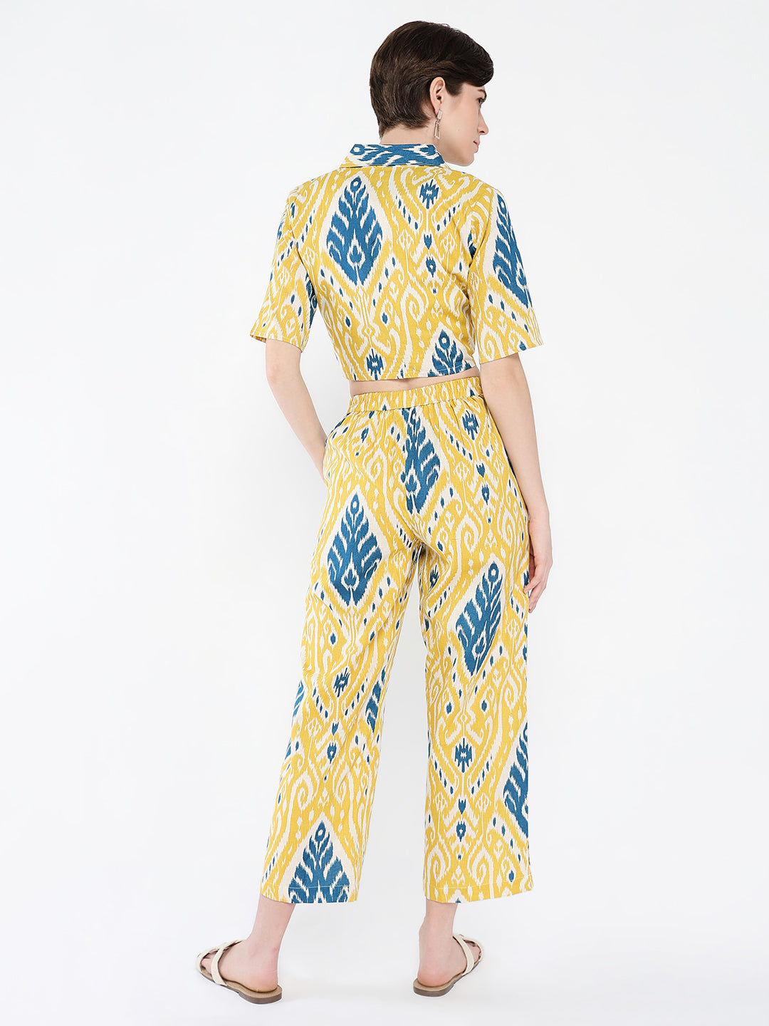 Women Yellow Printed Co Ords Set with Inner Top