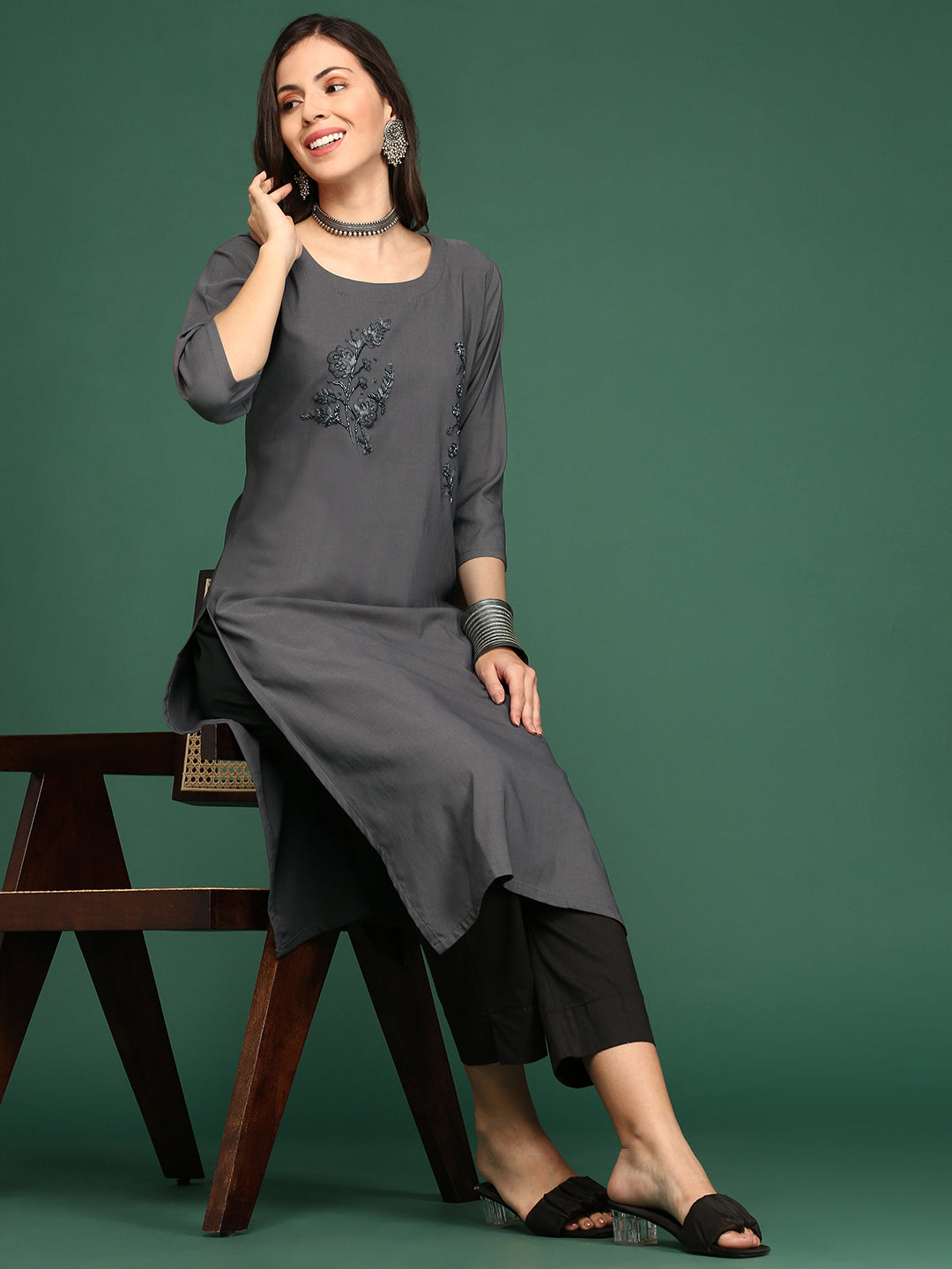 Women Grey Solid Straight Kurta