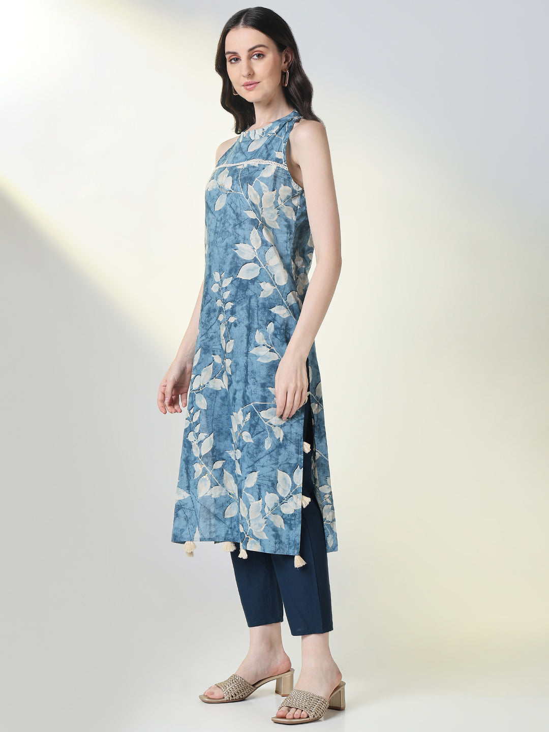 Women Blue Floral Straight Kurta Set with Dupatta