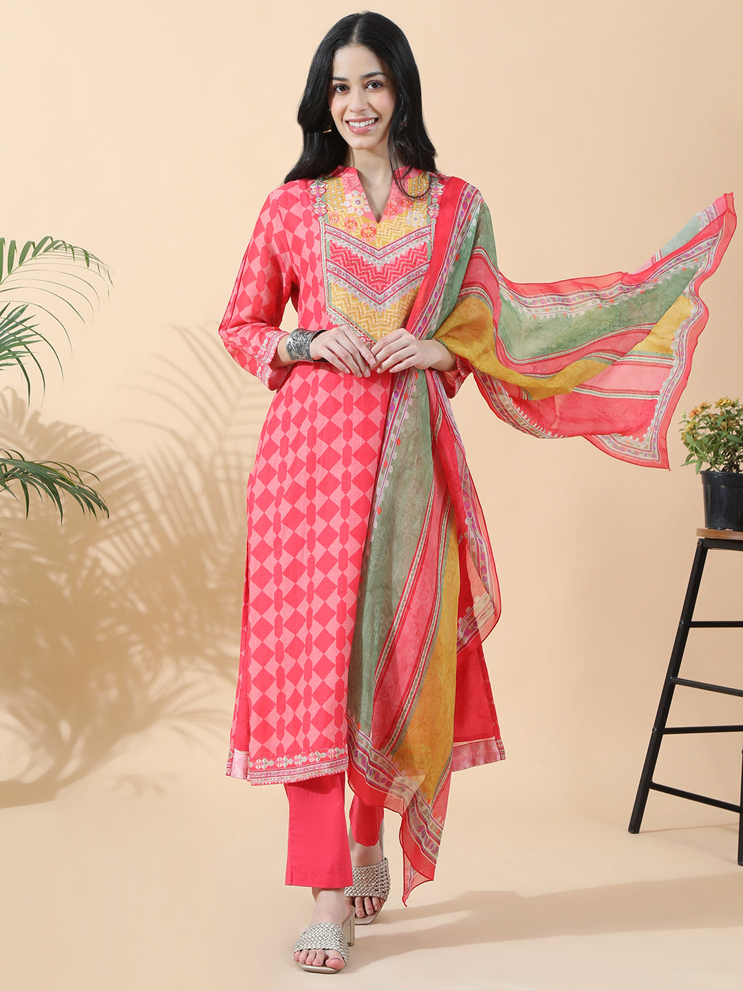 Women's Geometric Pink Mandarin Collar Kurta Set with Dupatta