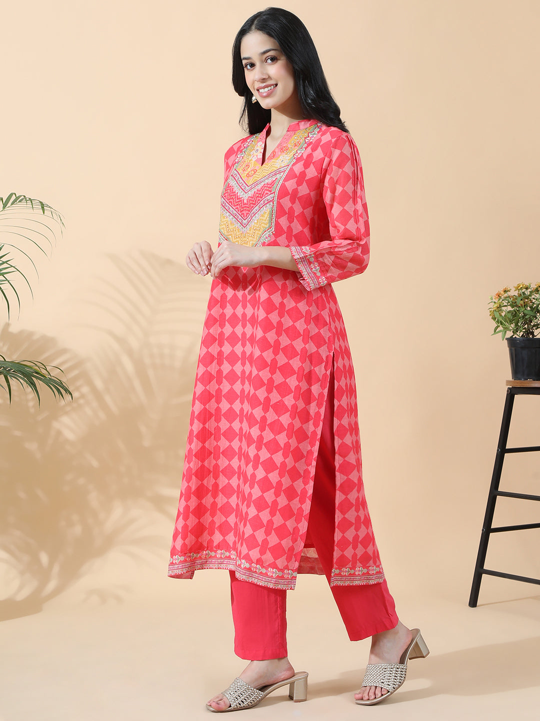 Women's Geometric Pink Mandarin Collar Kurta Set with Dupatta