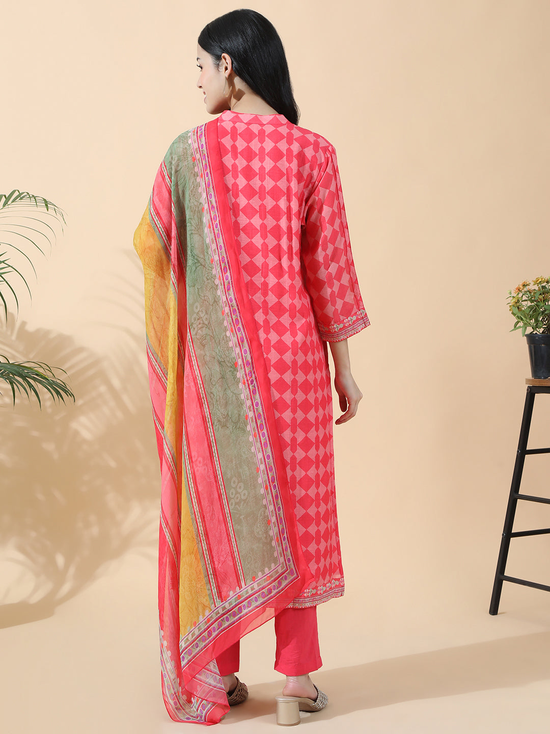 Women's Geometric Pink Mandarin Collar Kurta Set with Dupatta