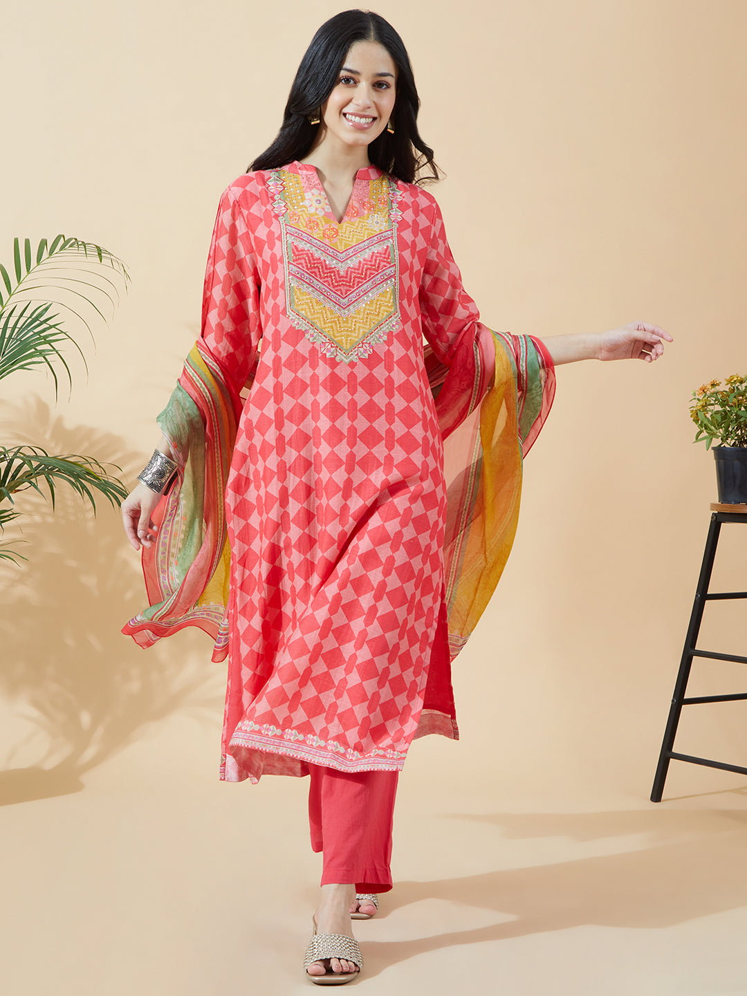 Women's Geometric Pink Mandarin Collar Kurta Set with Dupatta