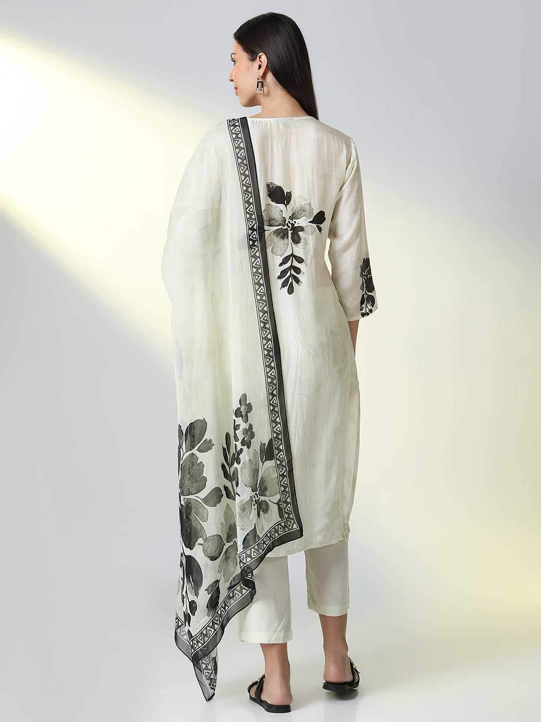 Women Off White Floral Straight Kurta Set with Dupatta