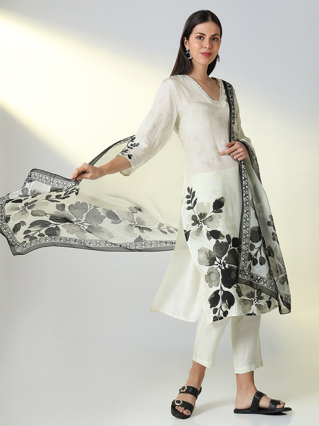 Women Off White Floral Straight Kurta Set with Dupatta