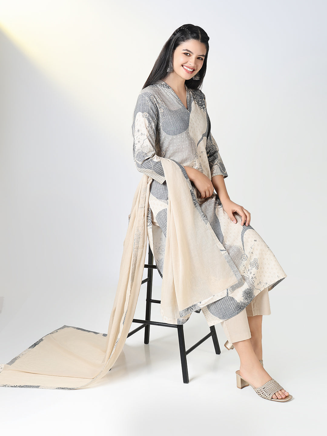 Women Grey Floral Straight Kurta Set with Dupatta