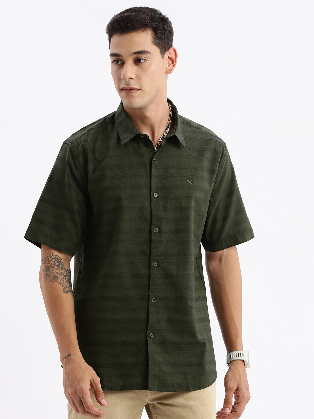 Men Spread Collar Solid Slim Fit Green Shirt