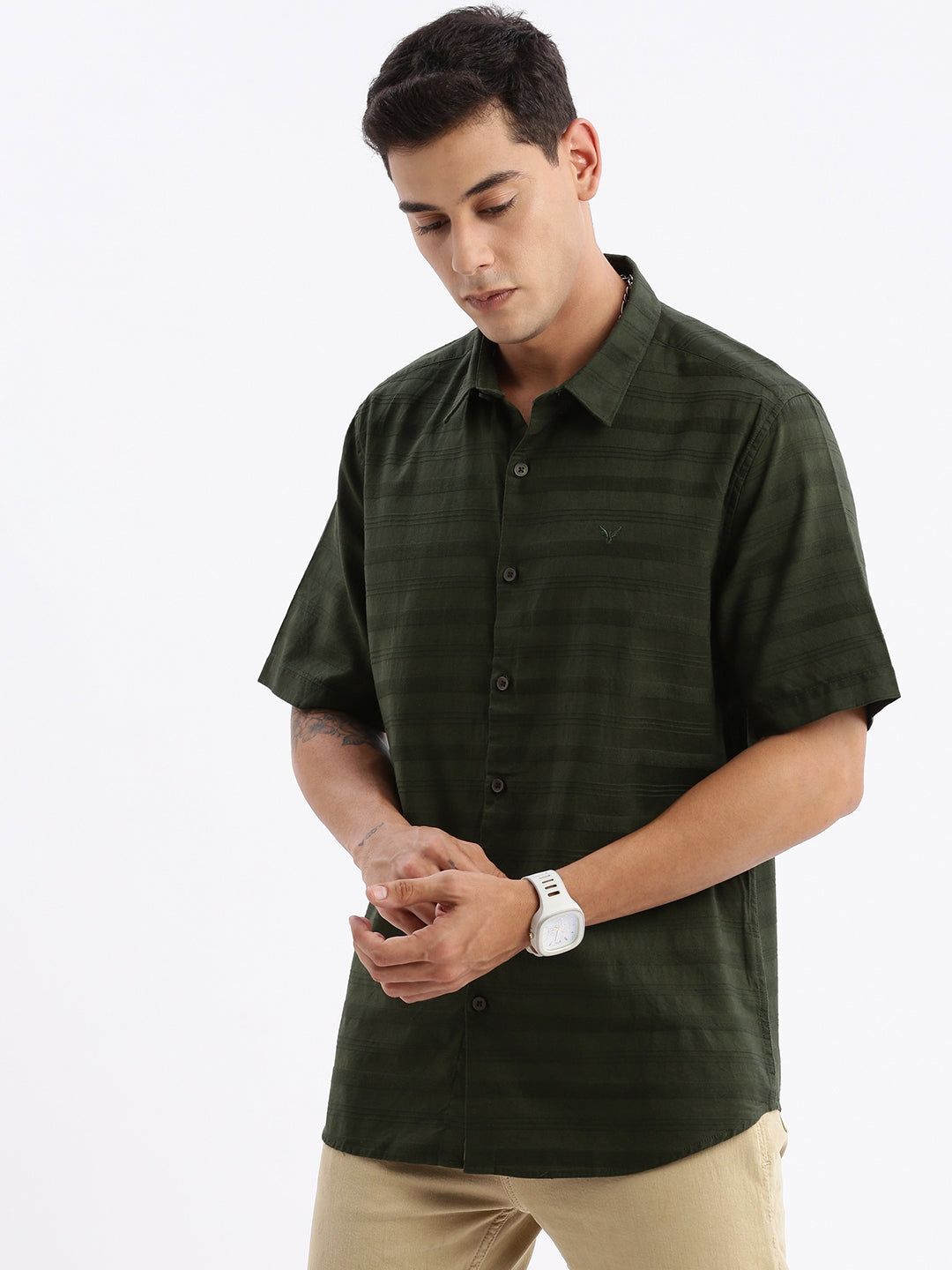 Men Spread Collar Solid Slim Fit Green Shirt