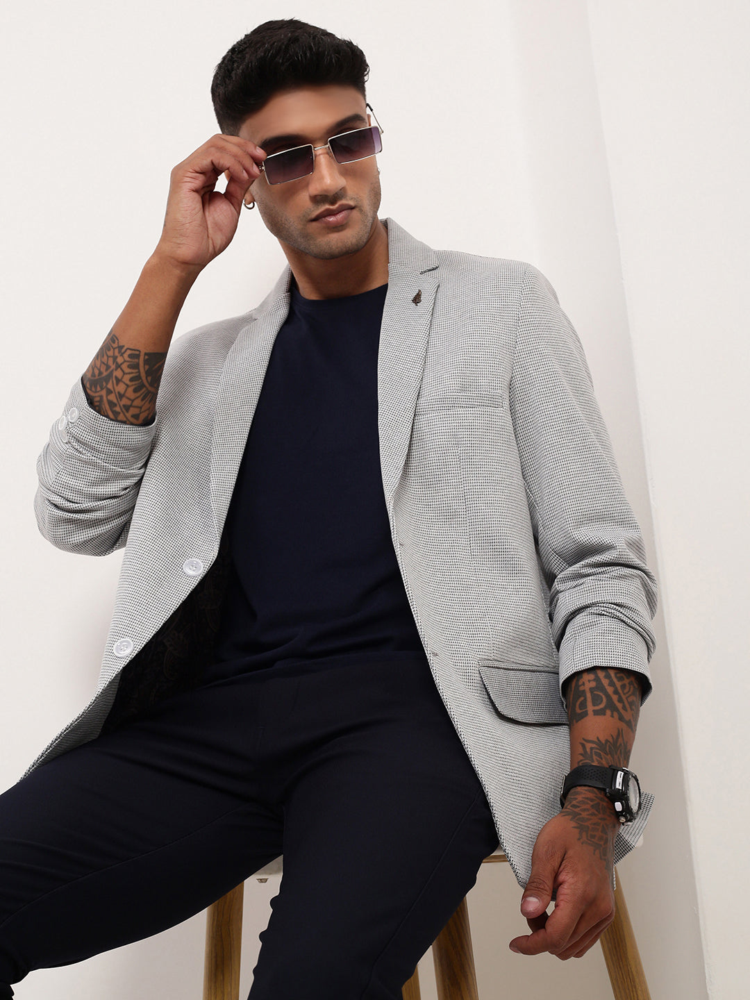 Men Grey Solid Single Breasted Blazer