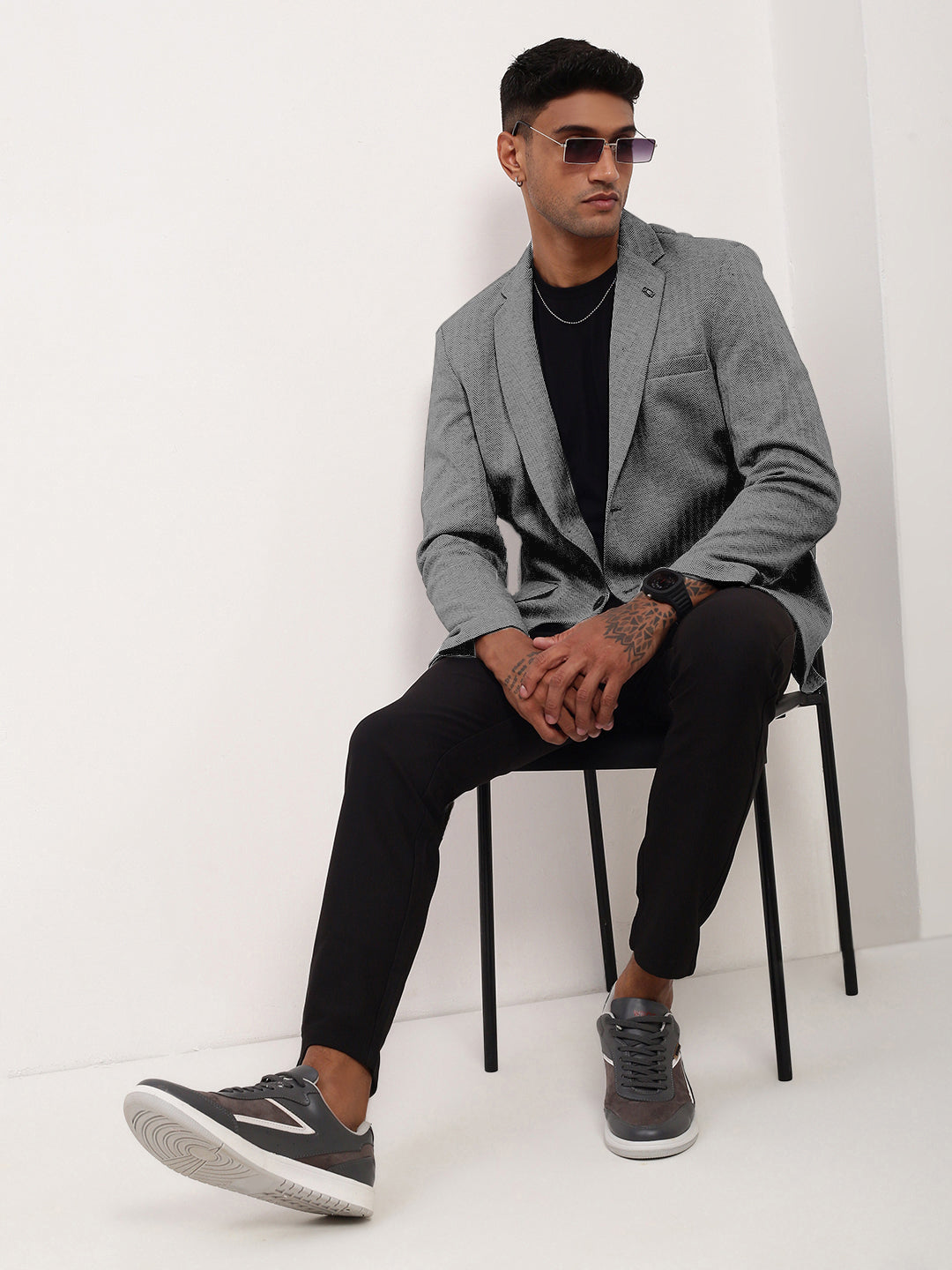 Men's DarkGrey Solid Single-Breasted Blazer