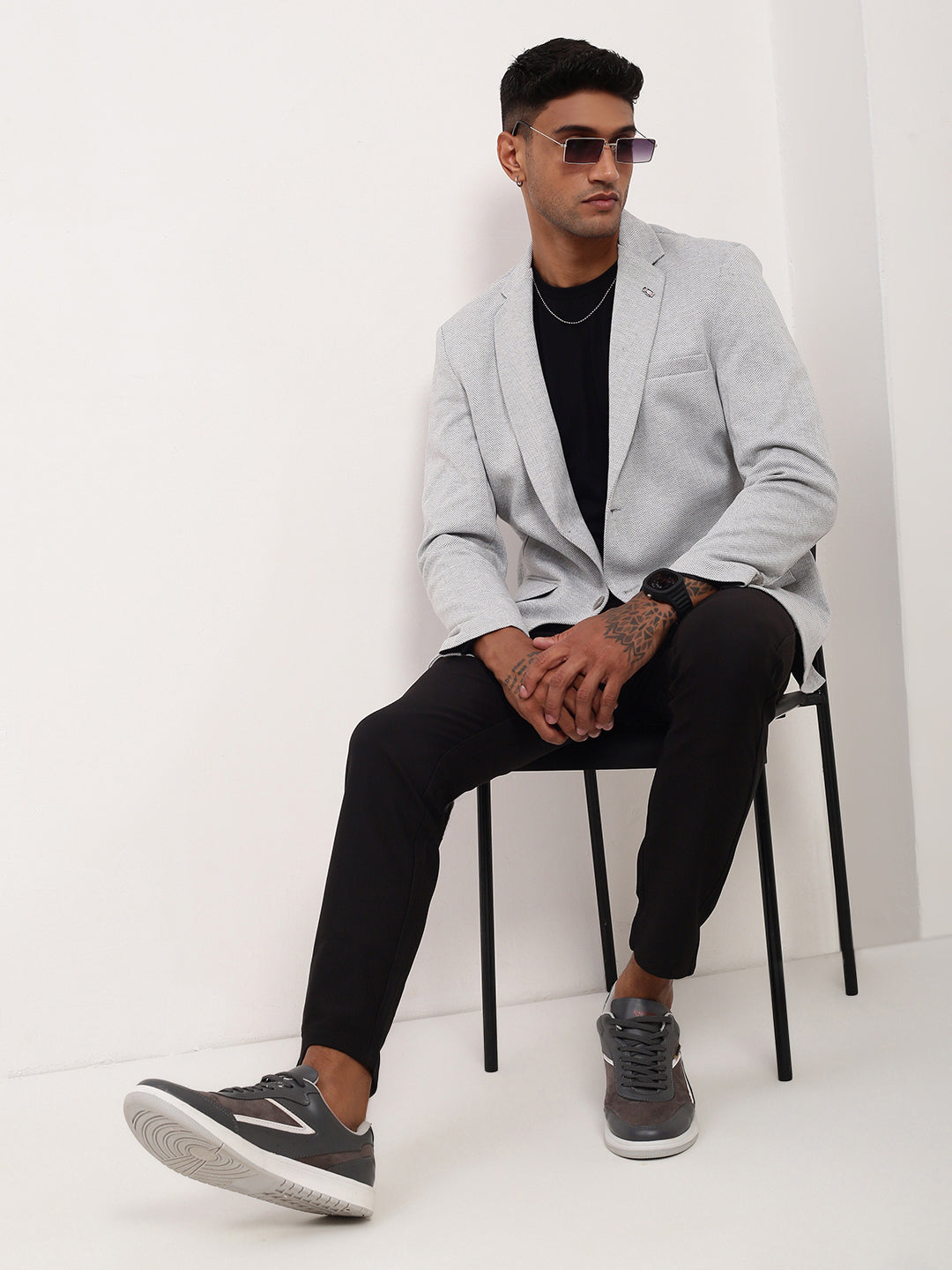 Men Grey Solid Single Breasted Blazer