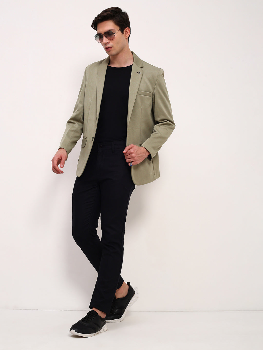 Men Green Solid Single Breasted Blazer