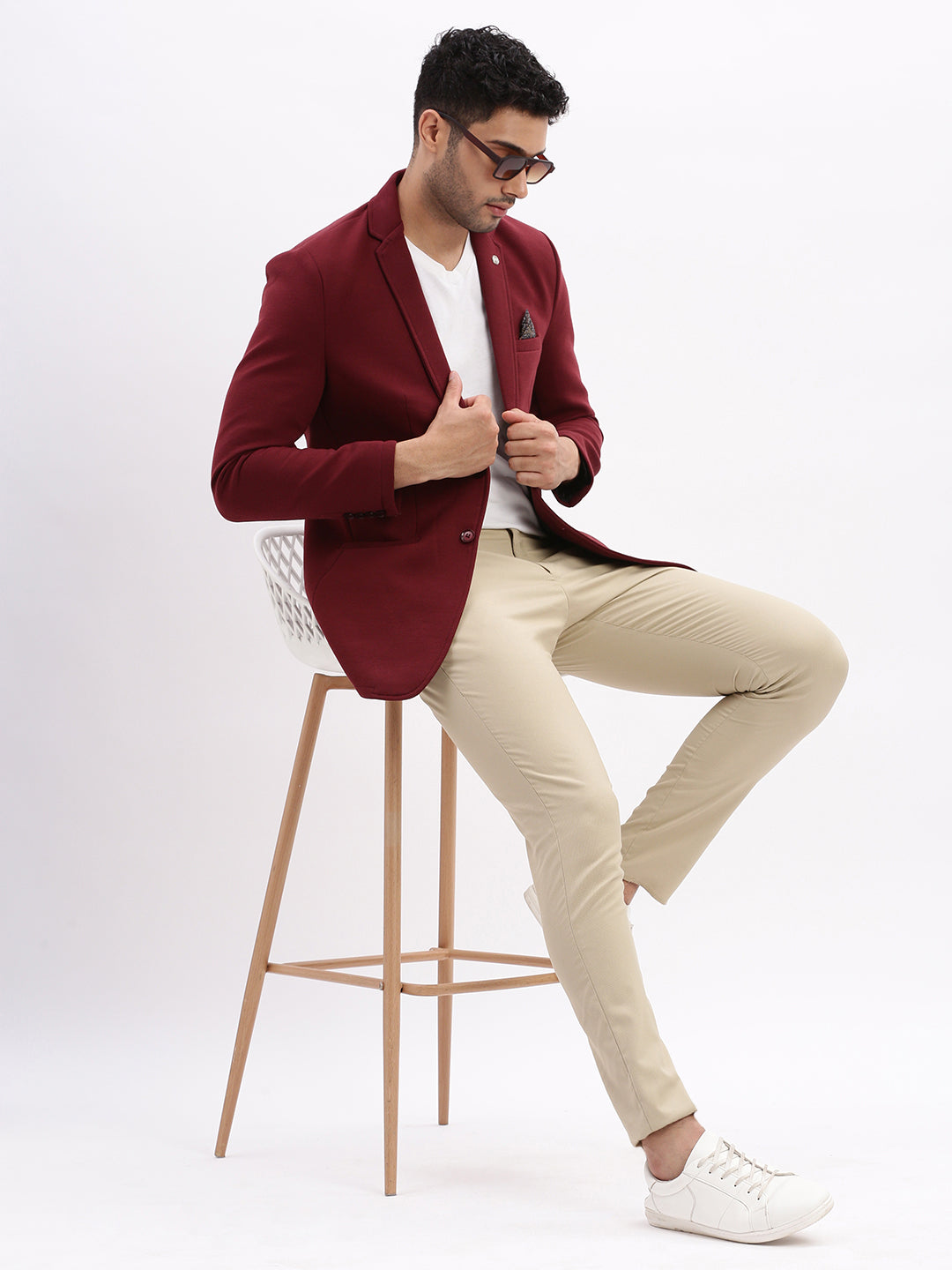 Men Solid Maroon Single Breasted Blazer