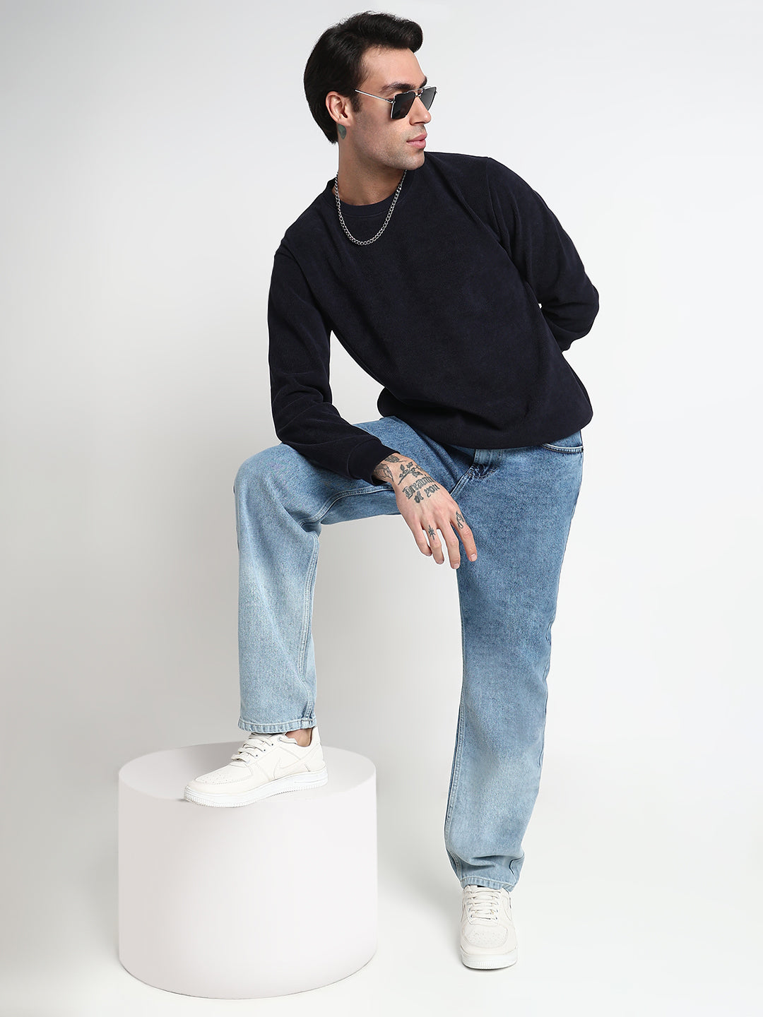 Men's Navy Blue Solid Round Neck Pullover Sweatshirt