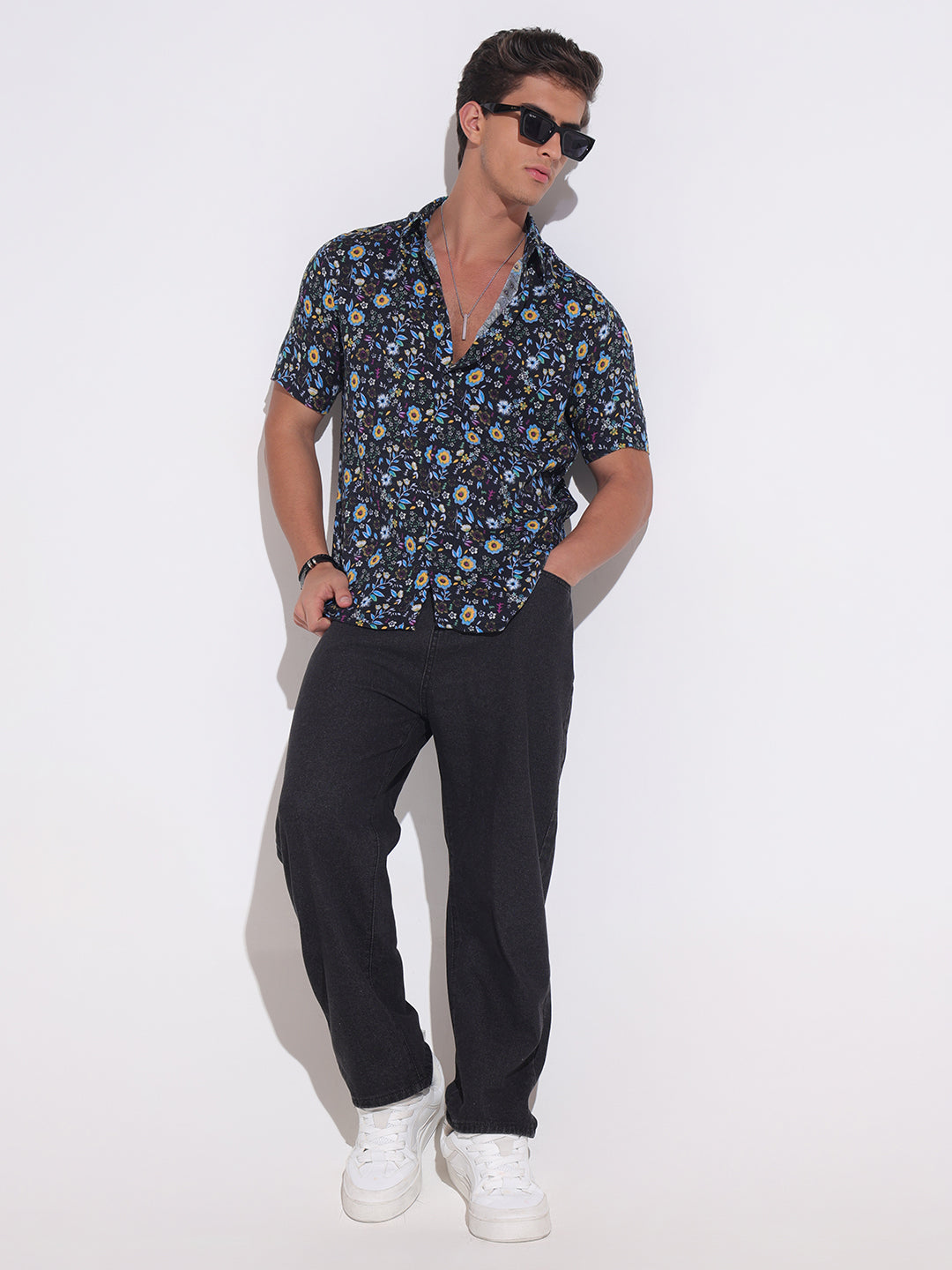 Men's Floral Printed Black Regular Short Sleeve Shirt