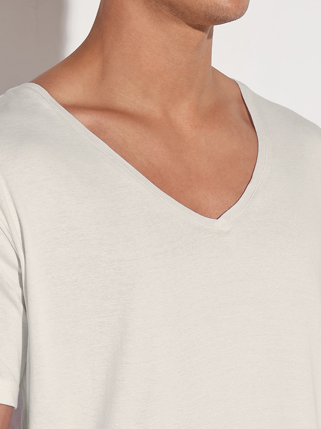 Men's Off White V-Neck Regular Fit T-Shirt