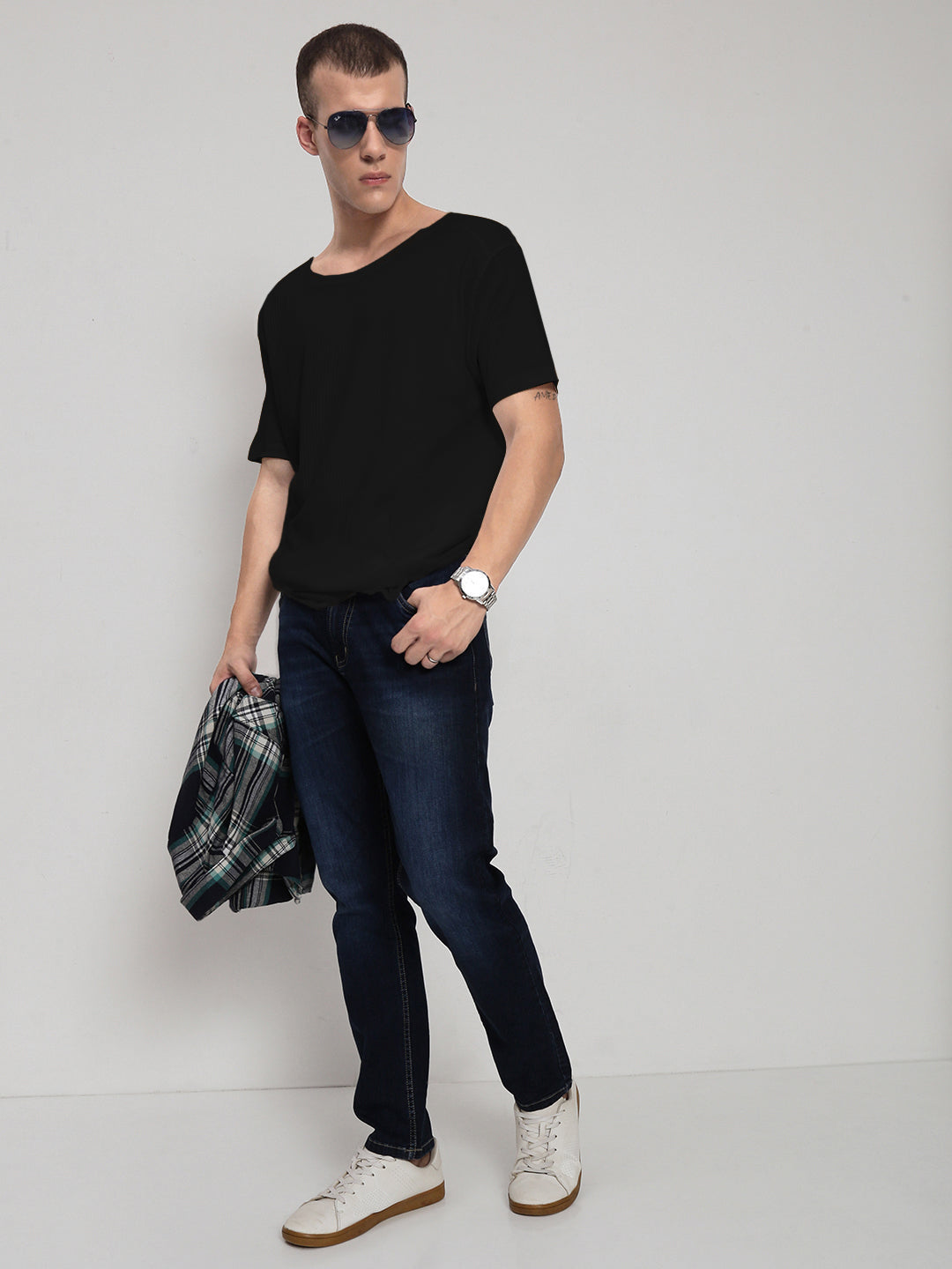 Men's Black Short Sleeves Round Neck Regular Fit T-Shirt