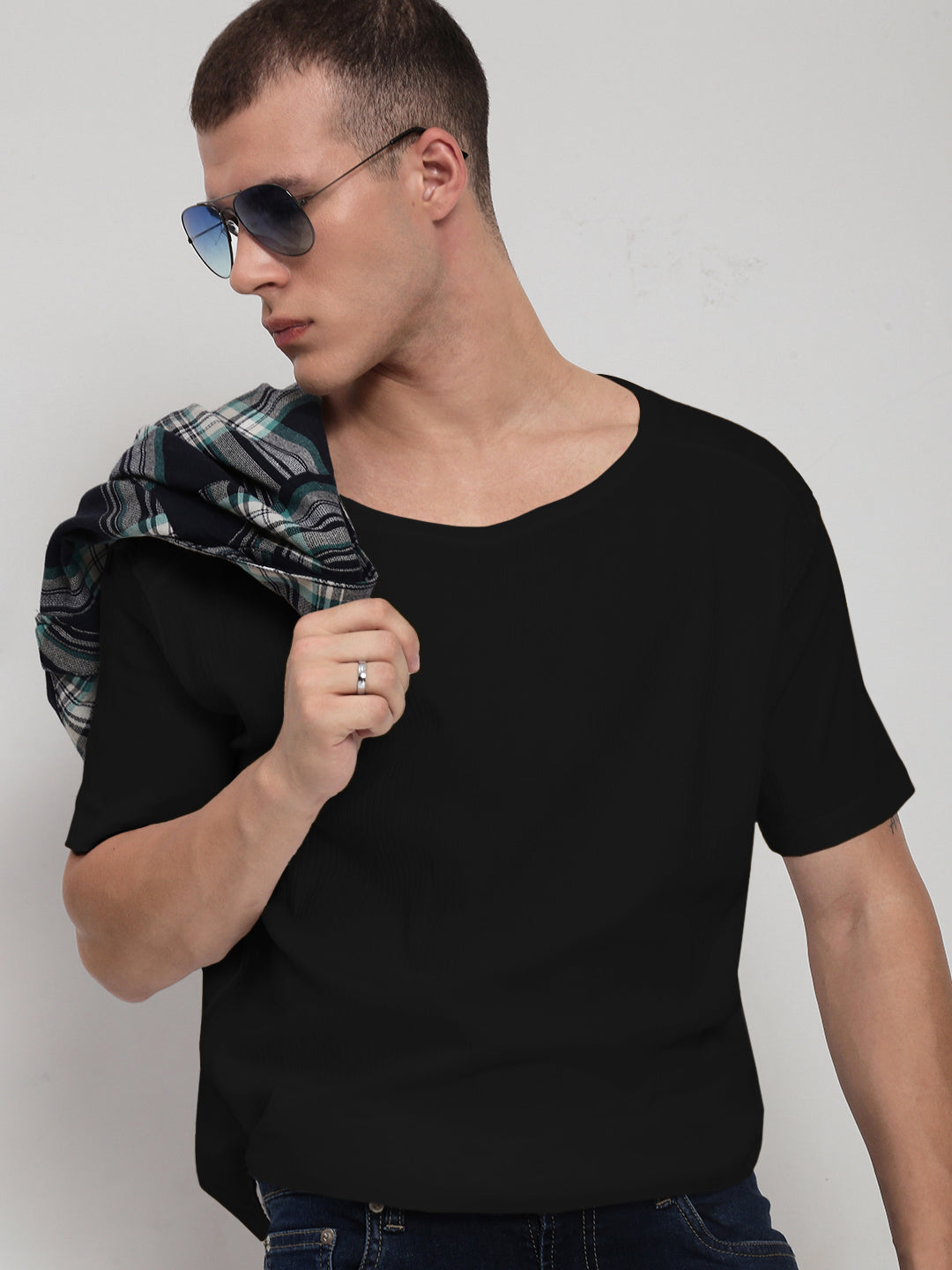 Men's Black Short Sleeves Round Neck Regular Fit T-Shirt