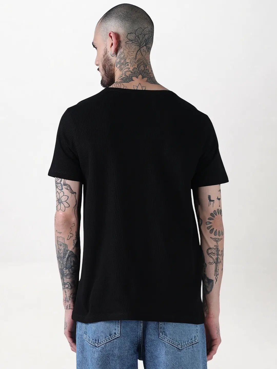 Men's Black Solid Round Neck T-Shirt - Uncategorized from SHOWOFFFF