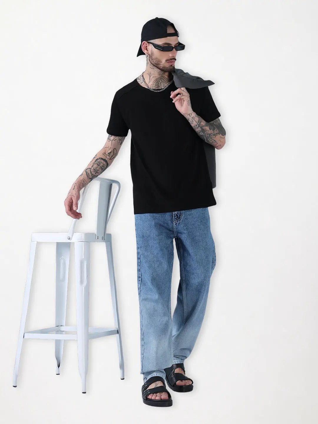 Men's Black Solid Round Neck T-Shirt - Uncategorized from SHOWOFFFF