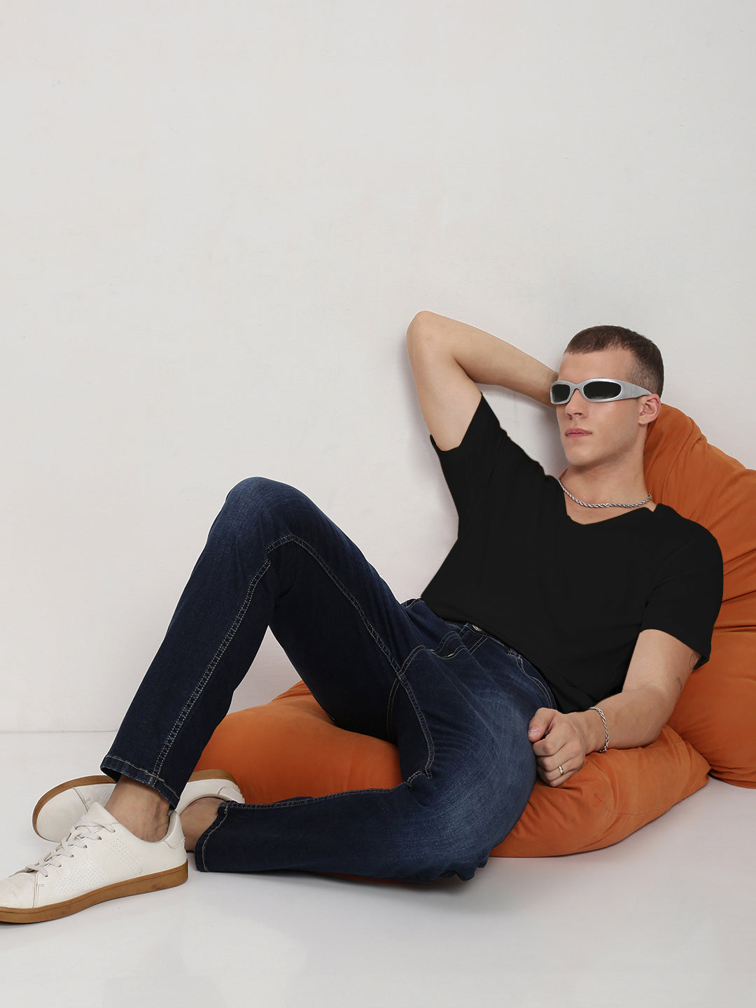 Men's Black Short Sleeves V-Neck Regular Fit T-Shirt