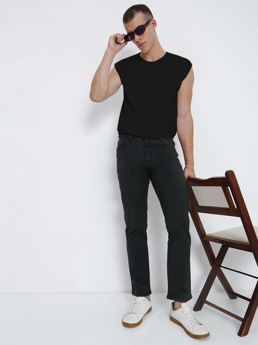 Men's Black Sleeveless Round Neck Regular Fit T-Shirt