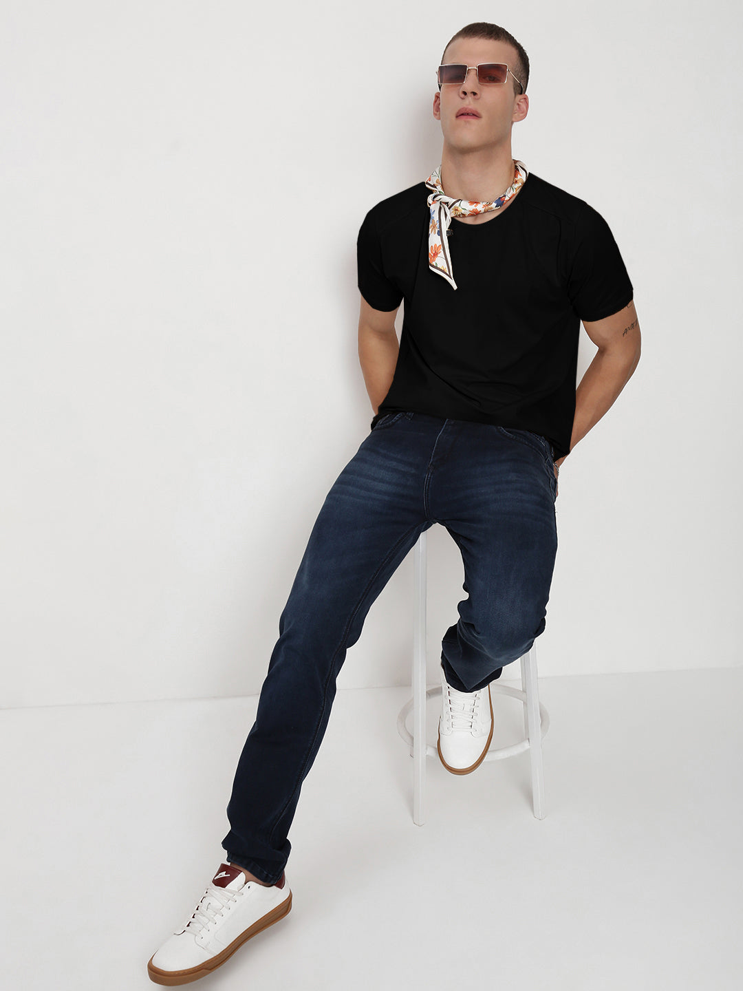 Men's Black Short Sleeves Round Neck Regular Fit T-Shirt