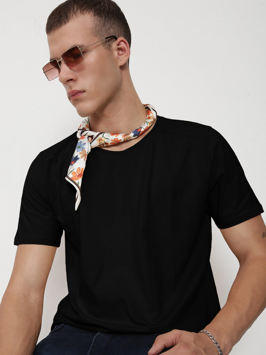 Men's Black Short Sleeves Round Neck Regular Fit T-Shirt