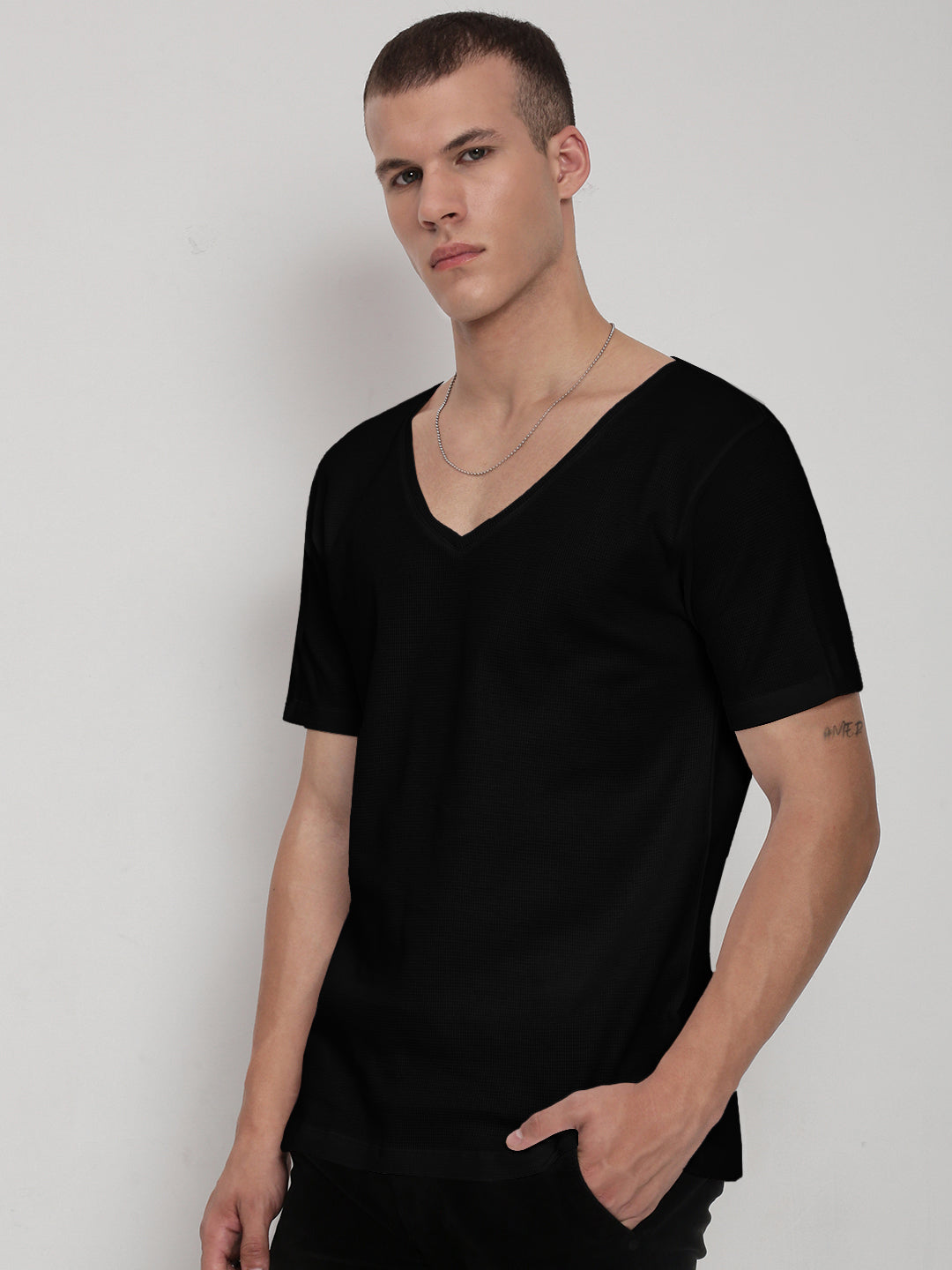 Men's Black Short Sleeves V-Neck Regular Fit T-Shirt