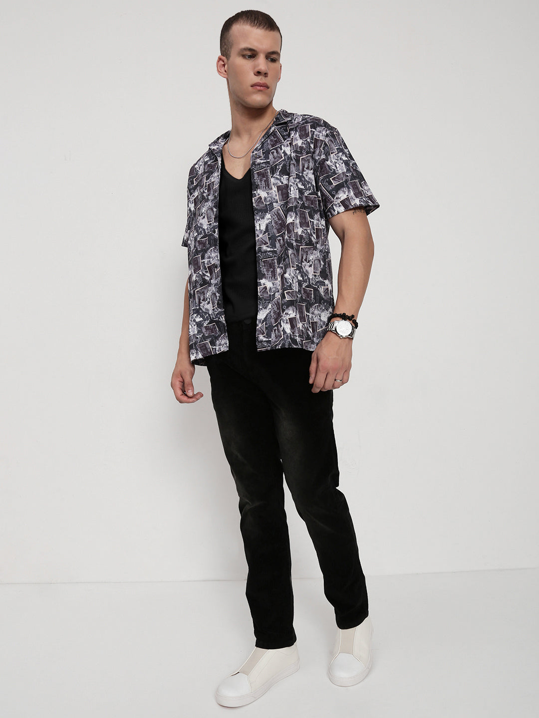 Men's Black Short Sleeves V-Neck Regular Fit T-Shirt