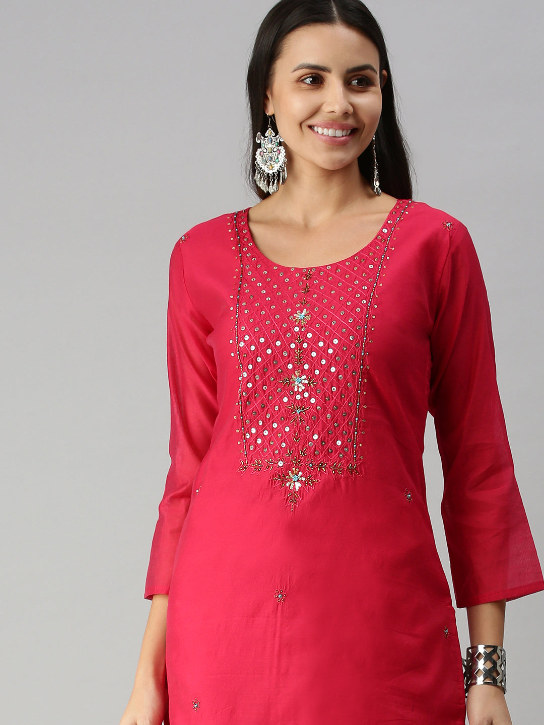 Women Embroidered Pink Straight Kurta