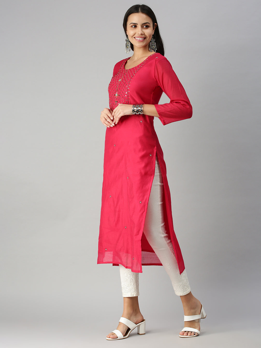 Women Embroidered Pink Straight Kurta