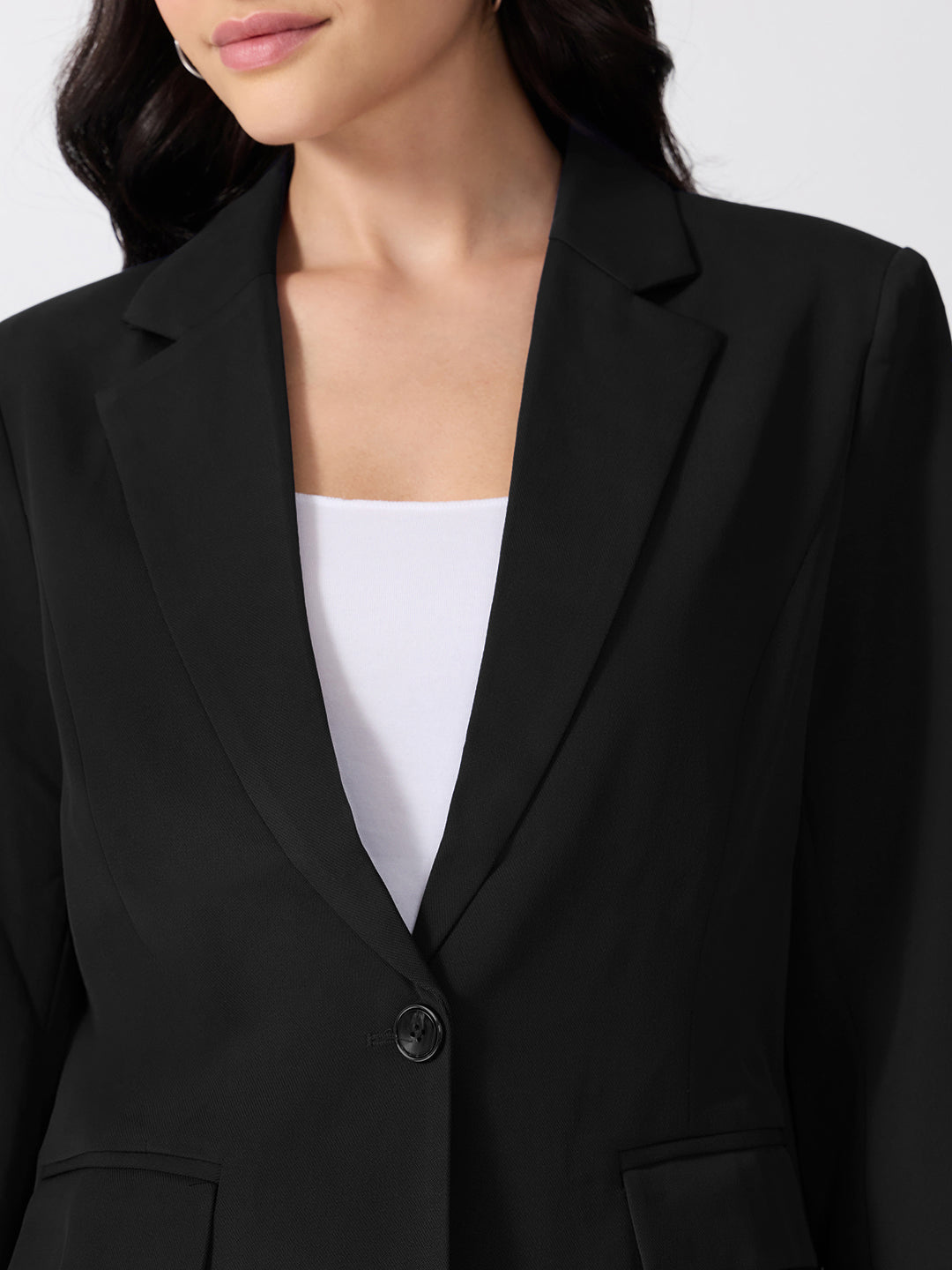 Women’s Black Tailored Fit Single-Breasted Blazer with Notched Lapel
