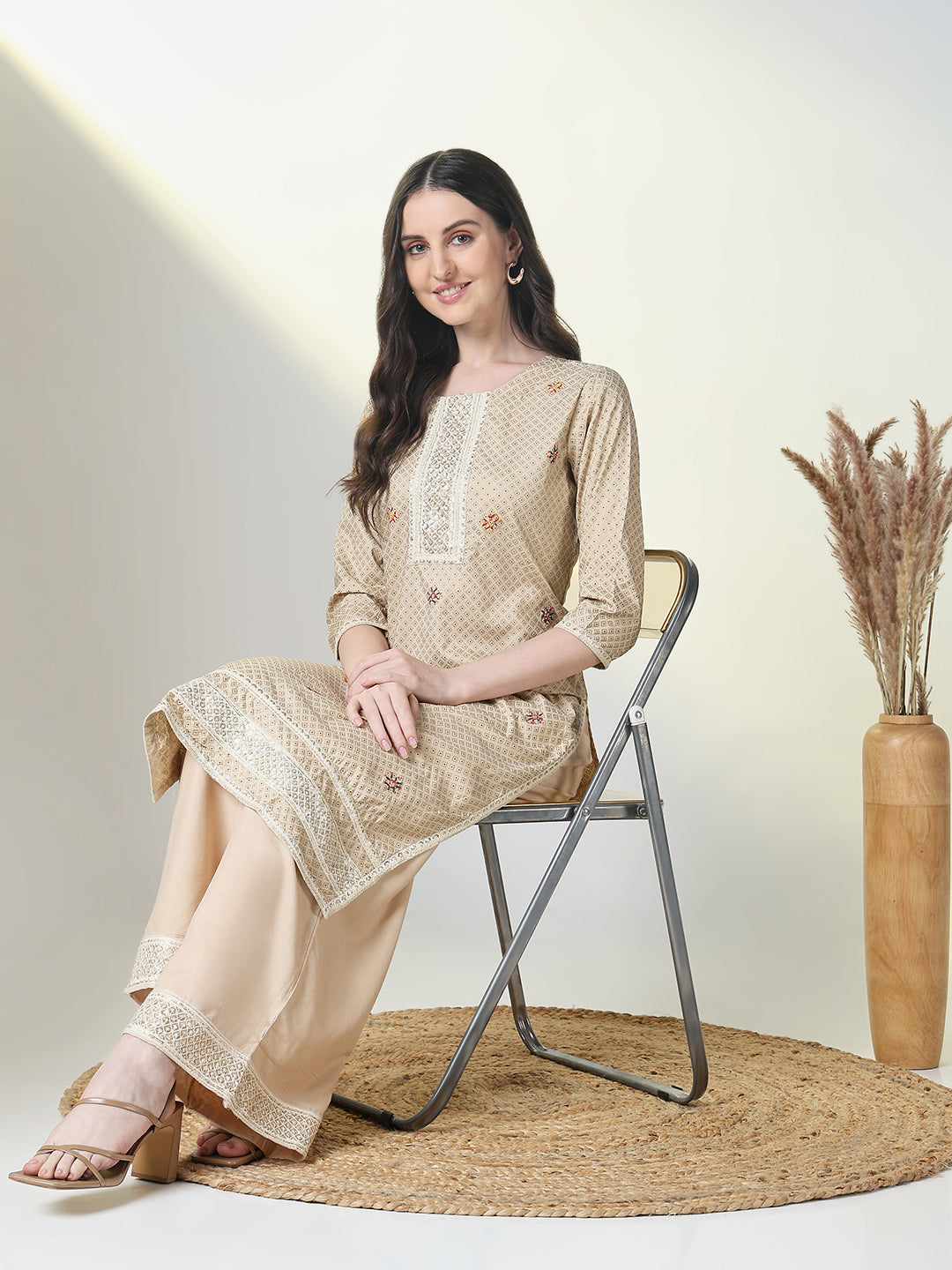 Women Beige Geometric Straight Kurta Set